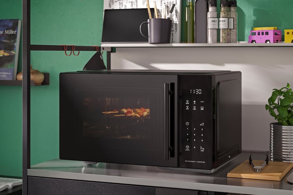 IKEA libera il piano cucina con il microonde GÅTEBO che frigge ad aria e cuoce al grill