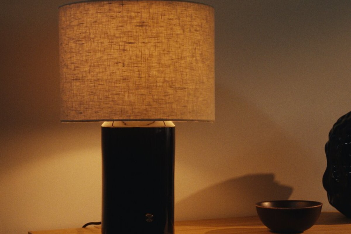 Lampada HALGATT con paralume in lino e luce calda