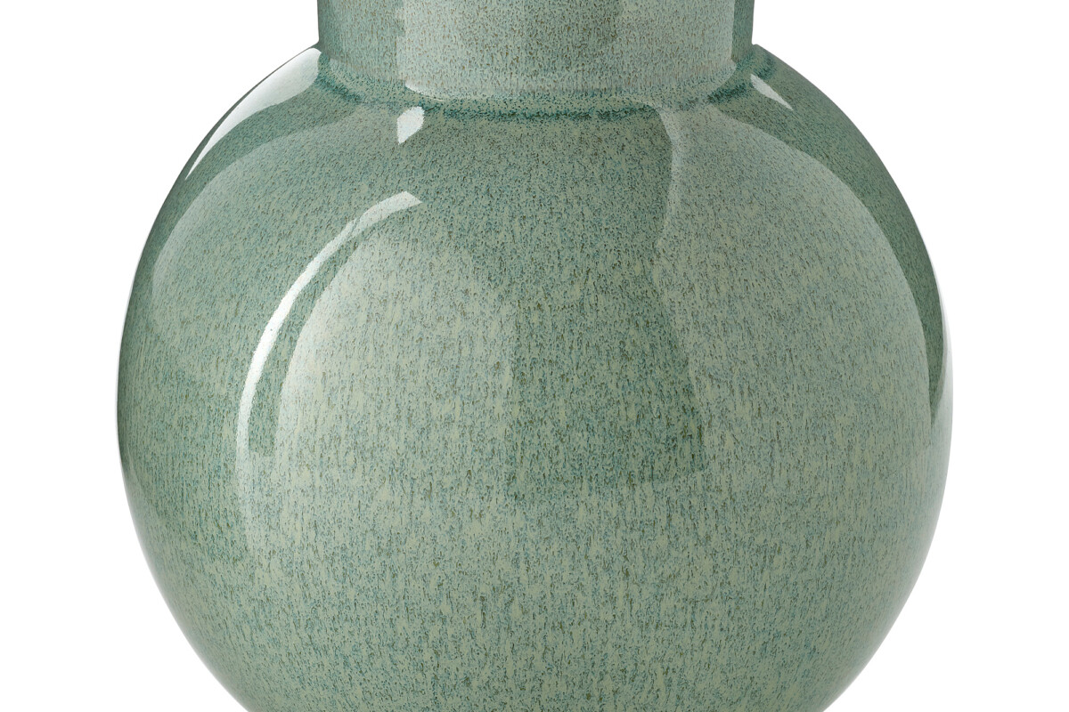 Dettaglio della forma arrotondata e della vetrina verde chiaro del vaso IKEA