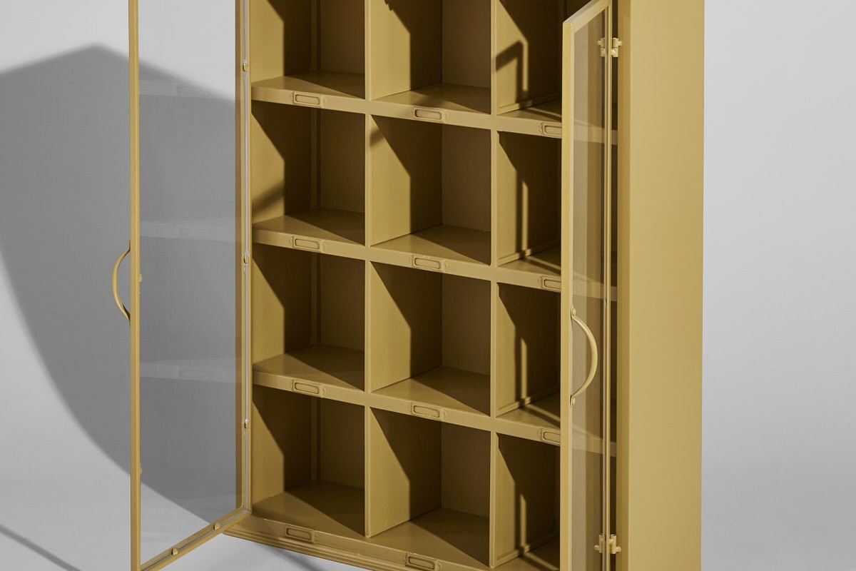 Maisons du Monde mette dodici vani in 20 centimetri con il nuovo scaffale ISLA