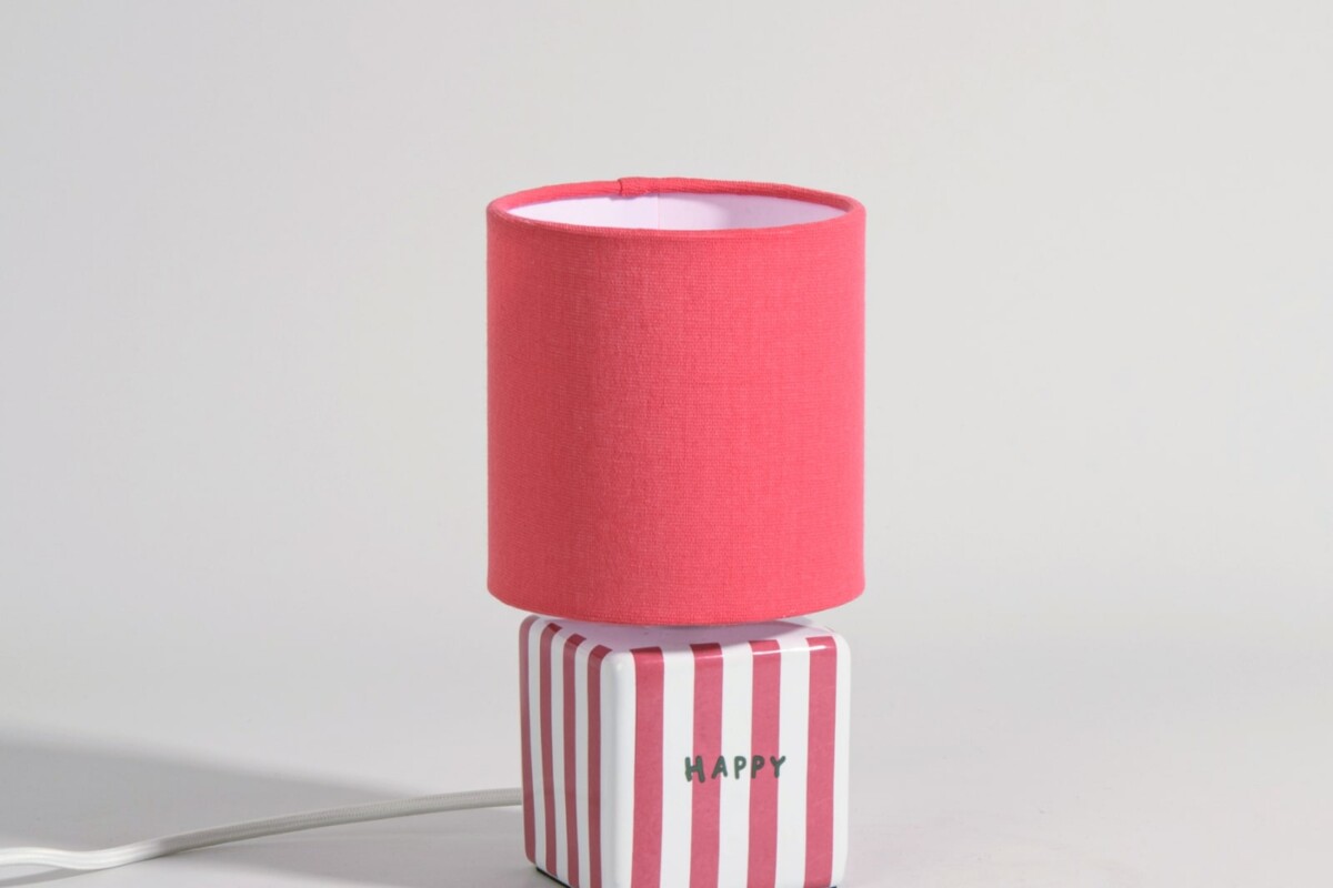 Lampade Maisons du Monde Fanusa collocate su comodini per una luce coordinata