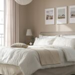 Letto matrimoniale con trapunta bianca SVÄMNIL IKEA a rombi in ciniglia