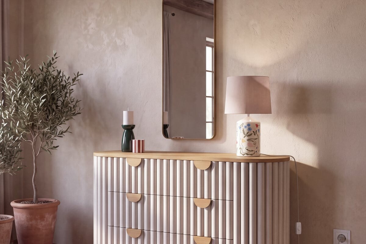 Fiori di giorno, luce morbida la sera: Maisons du Monde presenta la lampada Henley