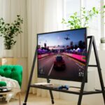 Postazione gaming mobile YXSTABY di IKEA con TV console e controller