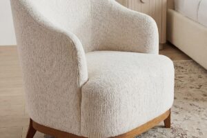 Maisons du Monde ritaglia un angolo lettura in 69,5 centimetri con la nuova Penelope