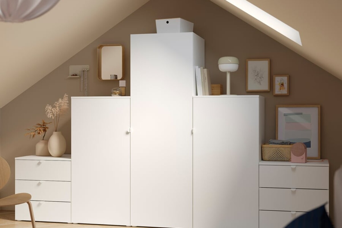 Soffitti bassi o pareti difficili? Come creare il guardaroba su misura con i moduli componibili IKEA PLATSA