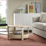 Tappeto IKEA STOENSE rosa pallido in un soggiorno dai toni neutri